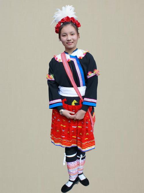 云鬓花裳 排瑶少女服饰中的族群记忆与身份密码